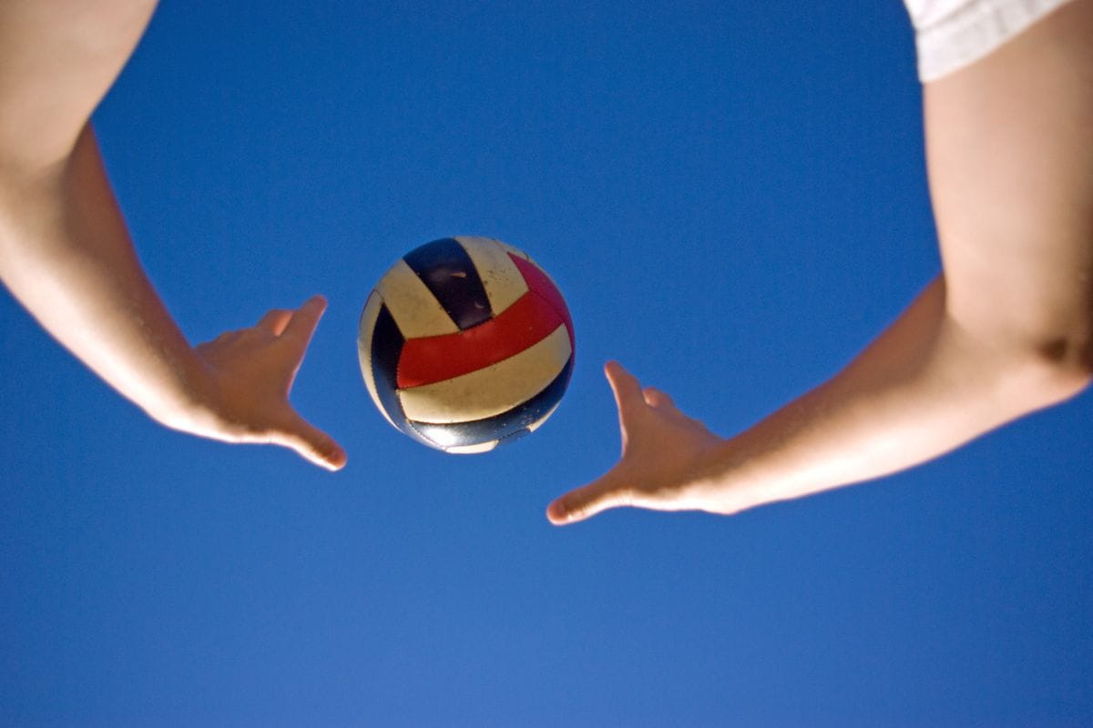 10 Volleyball Tips on How to Read a Setter